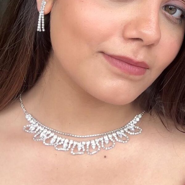 Silver Plated Silver Teardrop Stone Drop Necklace with Pair of Earrings (Traditional/Party/Wedding)